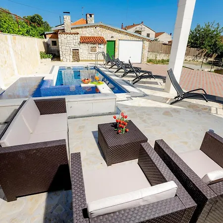 Vila Dragan *