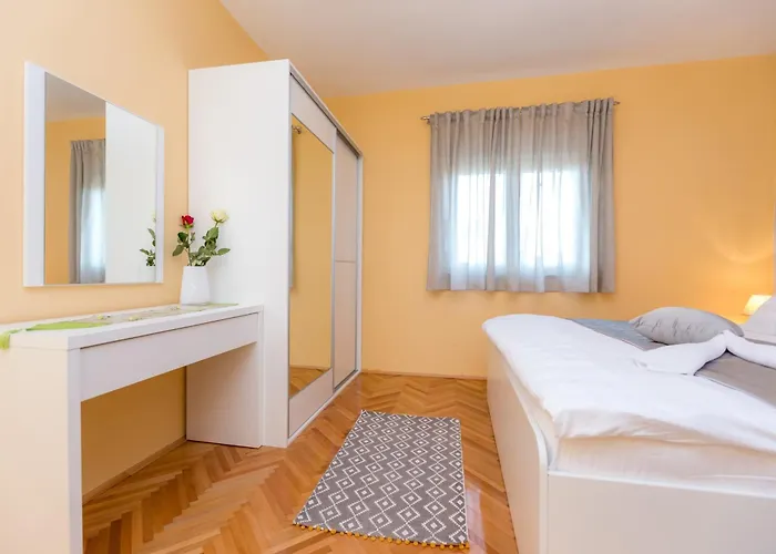 Vila Dragan Sveti Filip i Jakov